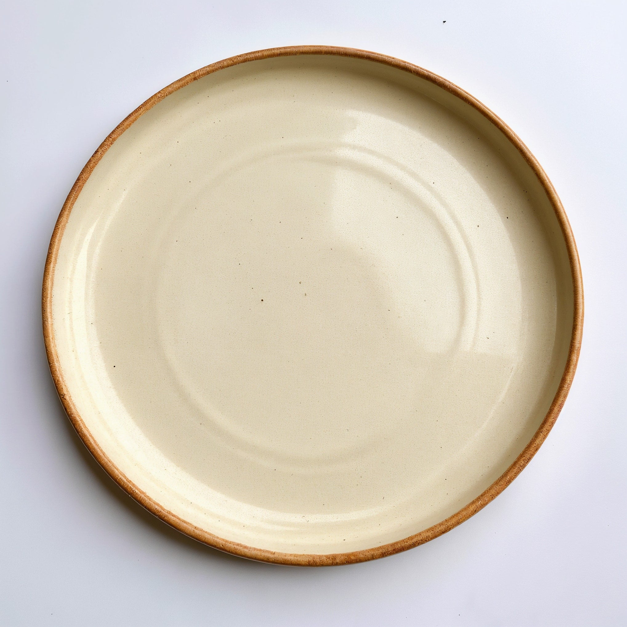 Remoxila Ivory Cream Plate — Top-down flat lay showing full round face and glaze