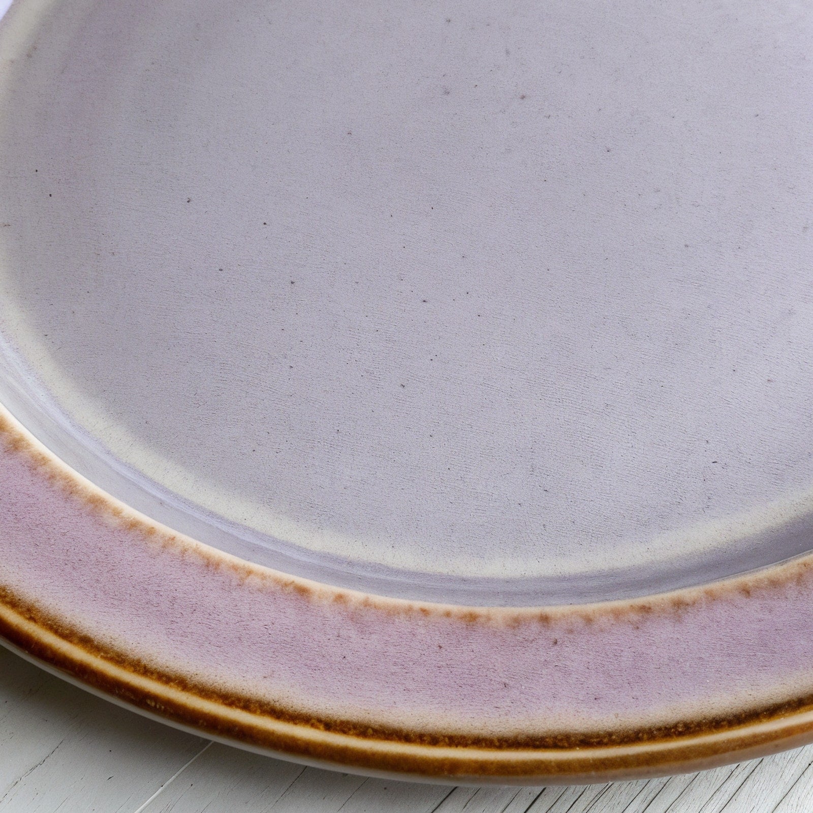 Remoxila Soft Lavender Plate — close-up of rim and edge detail