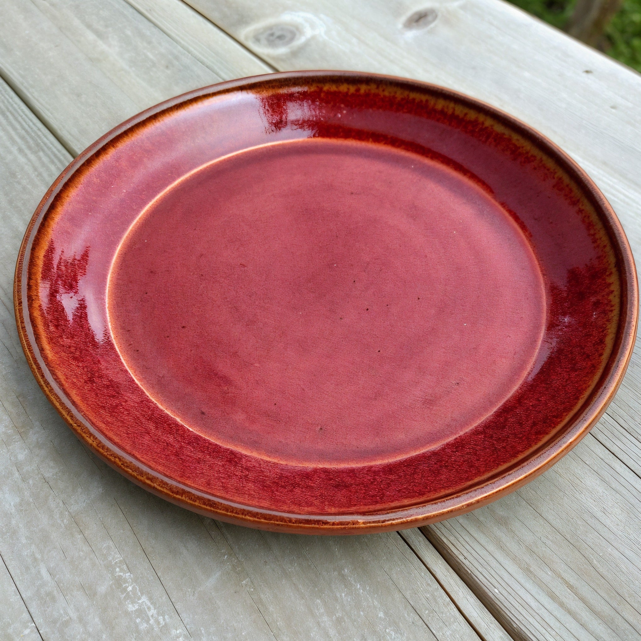 Remoxila Crimson Red Plate — three-quarter angled view showing full top face and glaze