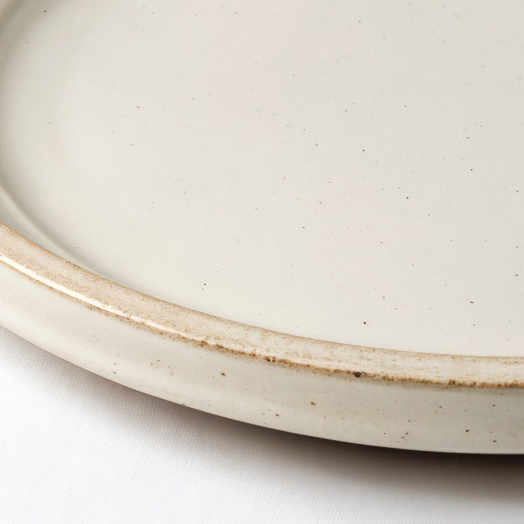 Remoxila Pure White Stoneware Plate — macro detail of raised rim