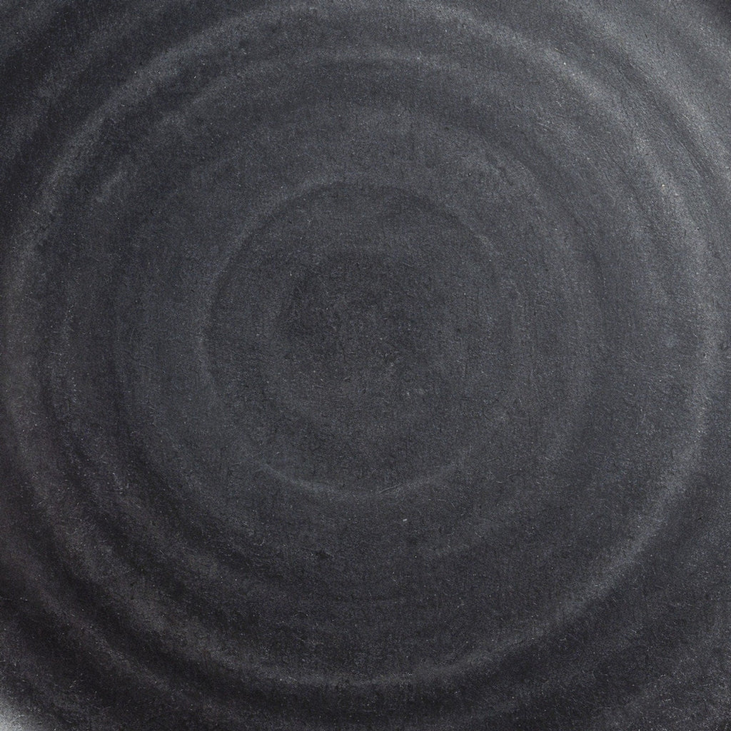 Remoxila Velvet Black Plate — macro close-up of the glaze surface at the plate's centre
