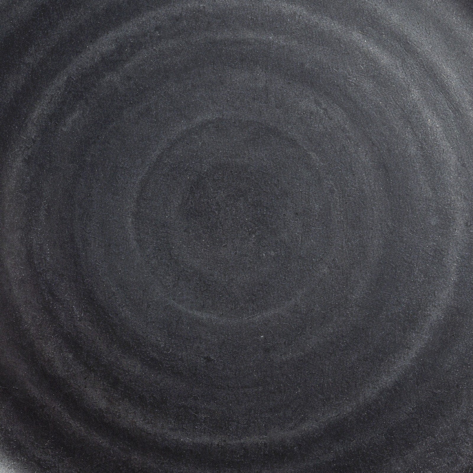 Remoxila Velvet Black Plate — macro close-up of the glaze surface at the plate's centre