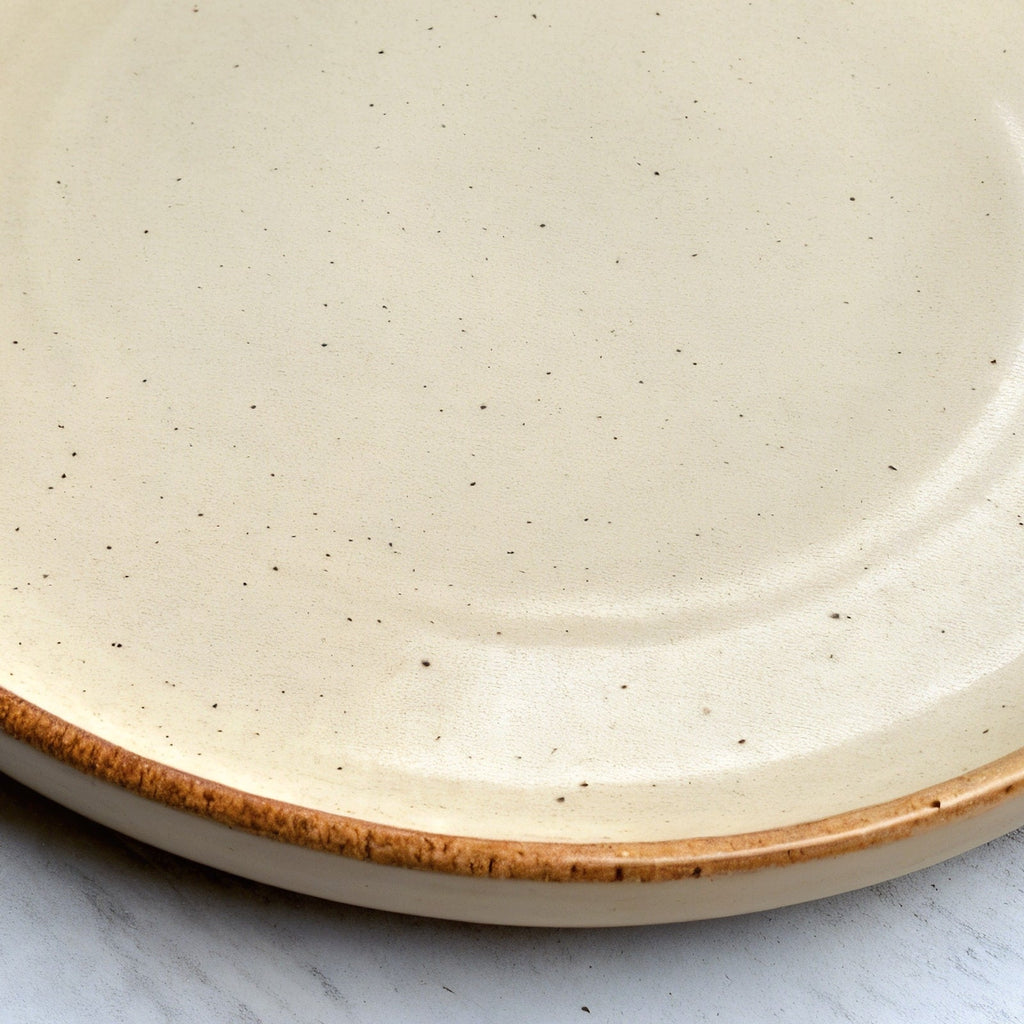 Remoxila Ivory Cream Plate — Macro detail of raised rim and glaze pooling