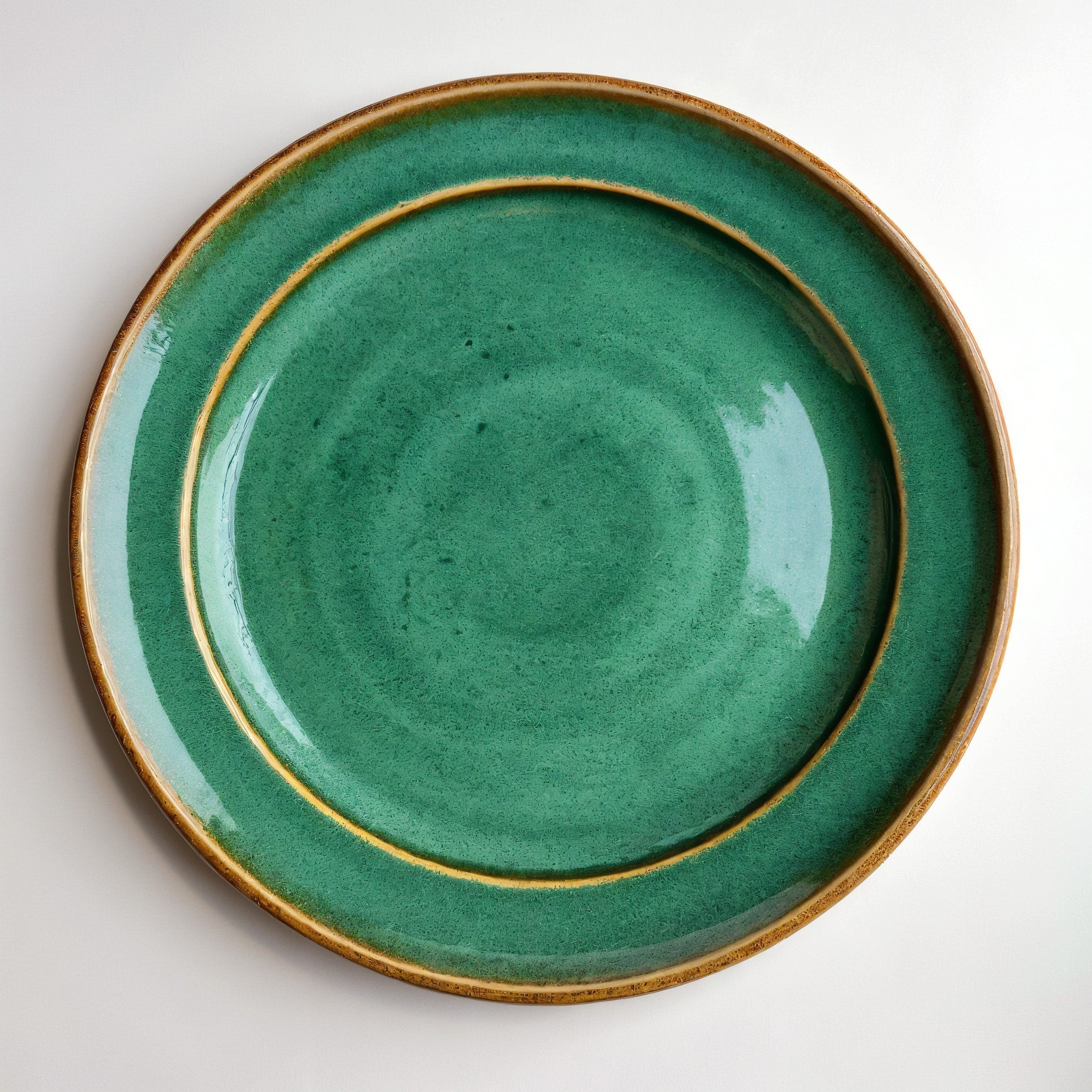 Remoxila Emerald Green Plate — Top-down view showing circular shape and glaze