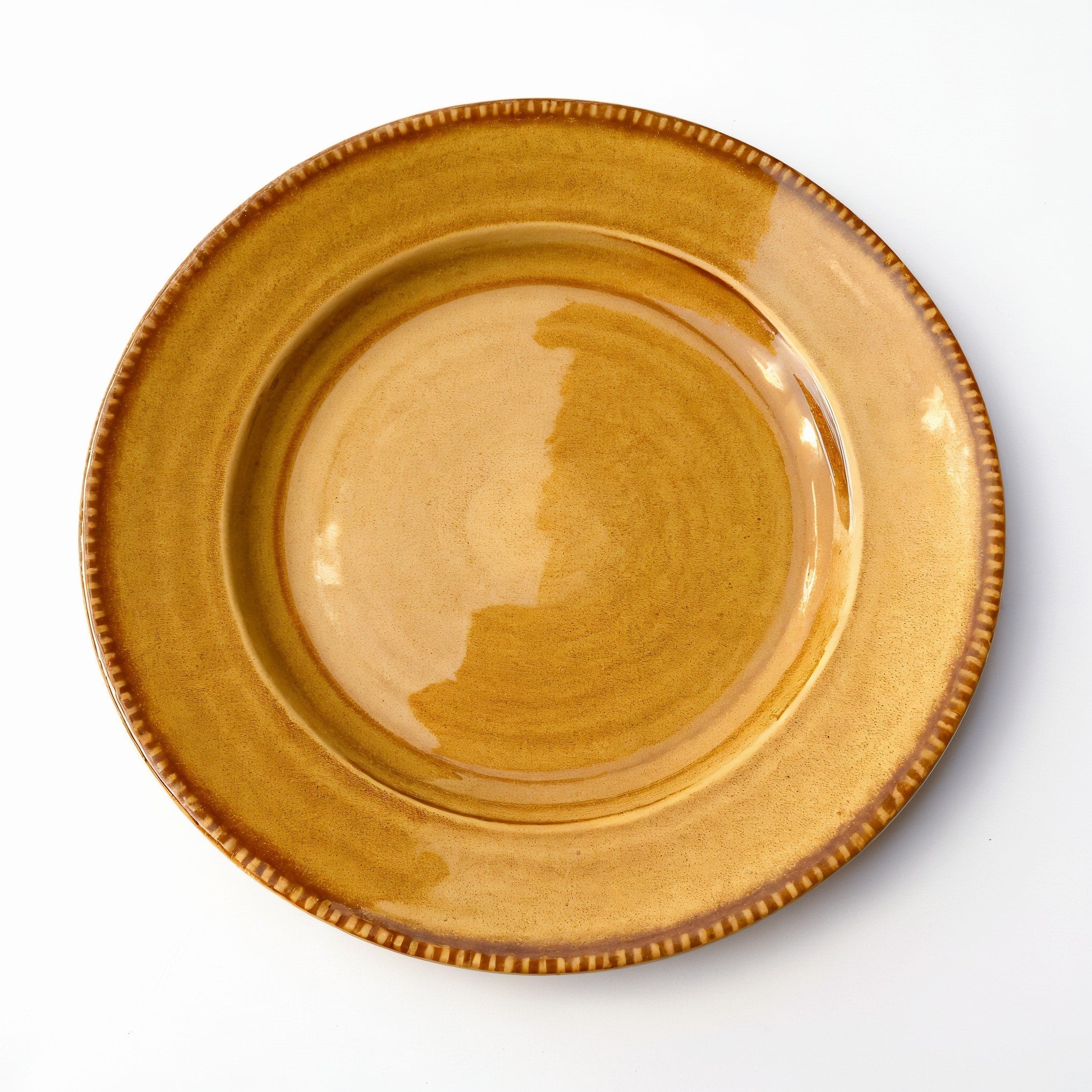 Remoxila Warm Honey Plate — strict top-down view, full round face and glaze visible