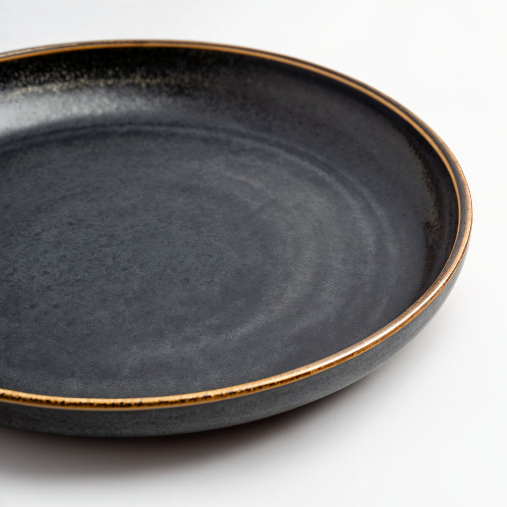 Remoxila Velvet Black Plate — three-quarter angled view showing full top face and rim