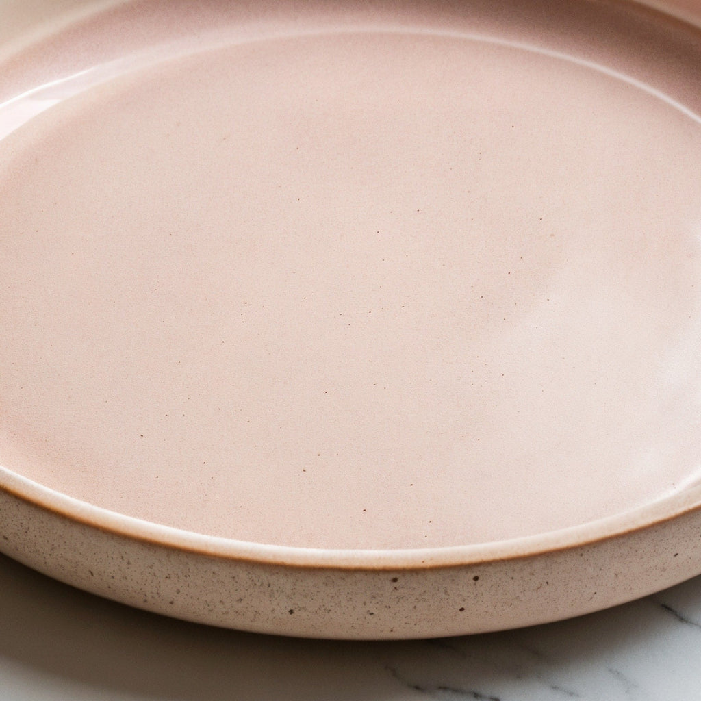Remoxila Pale Pink Plate — macro close-up of the plate's raised rim and glaze pooling