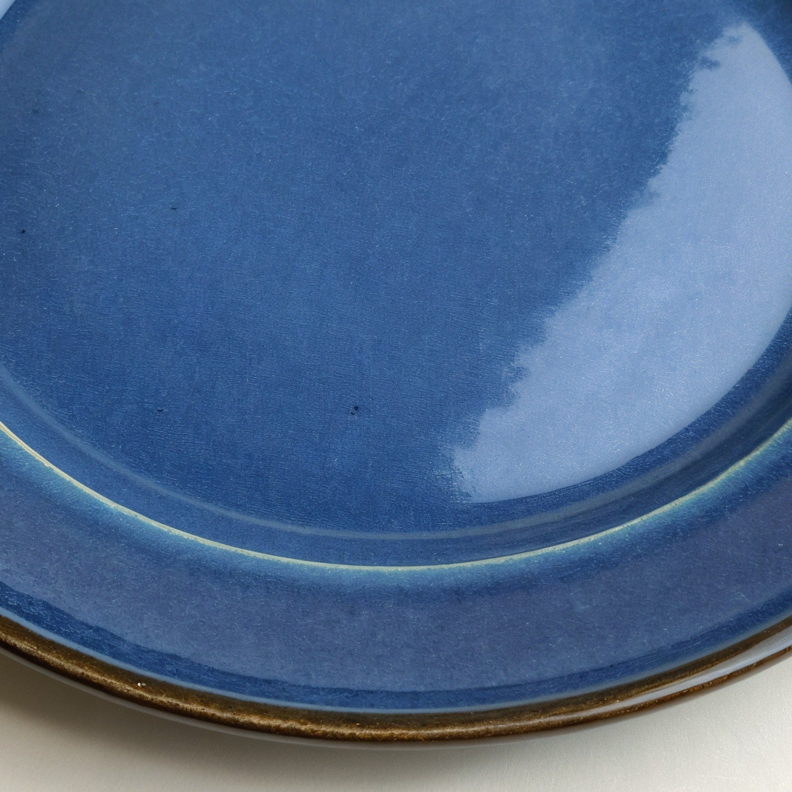 Remoxila Cobalt Blue Plate — macro close-up of raised rim and glaze pooling